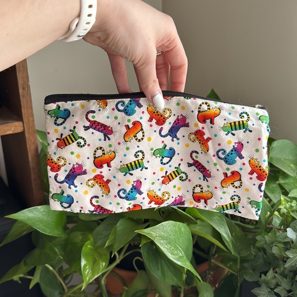 eWe Colorful Cats Kids Pencil Case - Picture 2 of 5